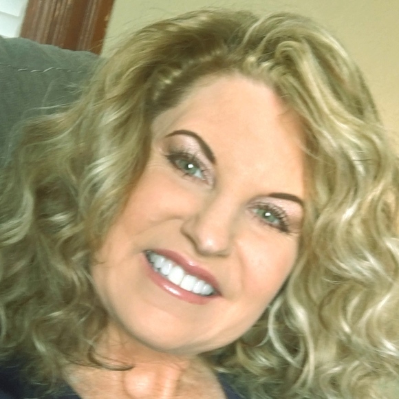 Meet your Posher, Lisa - Picture 1 of 1